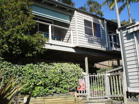 The Beach Hut Avoca Beach NSW - Darwin Holiday 0