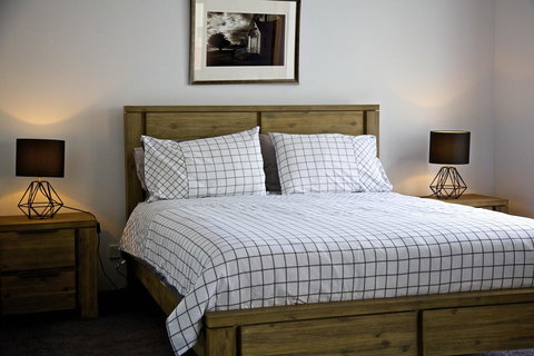 Penguin Beachfront Apartments - Darwin Holiday 25