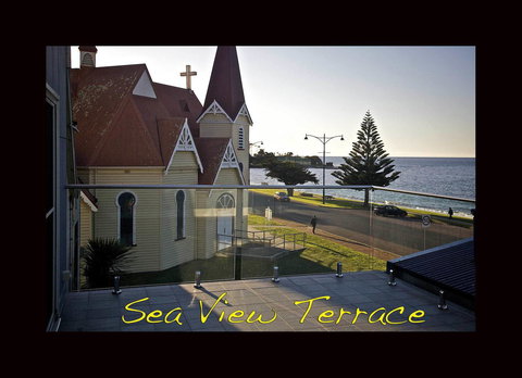 Penguin Beachfront Apartments - Darwin Holiday 7