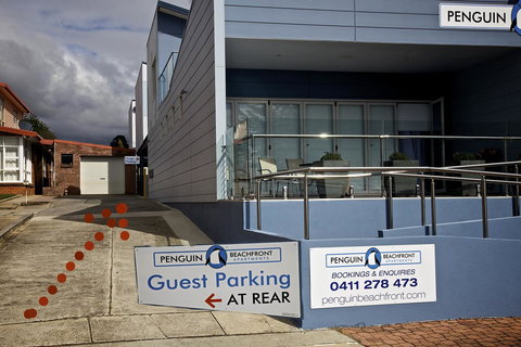 Penguin Beachfront Apartments - Darwin Holiday 24