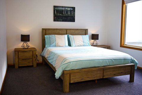 Penguin Beachfront Apartments - Darwin Holiday 10