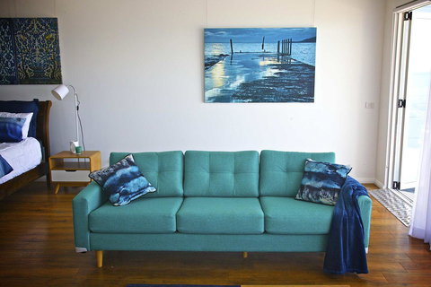 Penguin Beachfront Apartments - Darwin Holiday 12