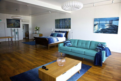 Penguin Beachfront Apartments - Darwin Holiday 3