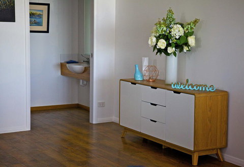 Penguin Beachfront Apartments - Darwin Holiday 11