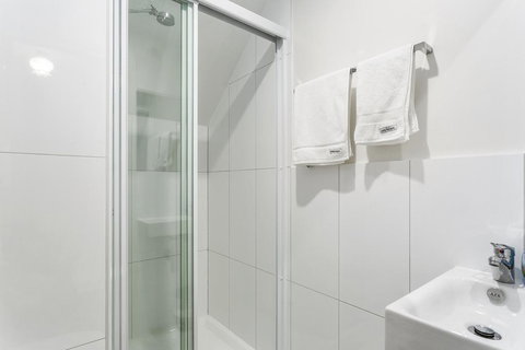 Cambridge House Bed & Breakfast - Darwin Holiday 24