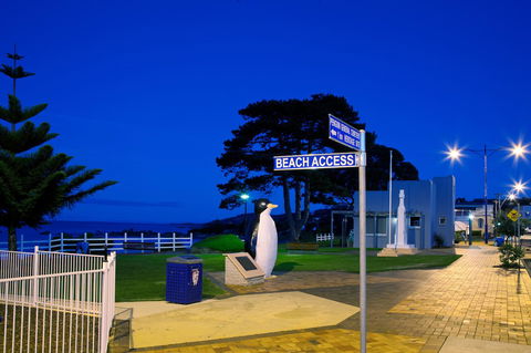 Penguin Waterfront Escape - Darwin Holiday 2