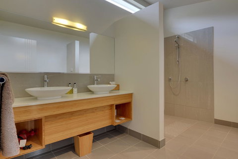 The Cove Kettering - Darwin Holiday 26