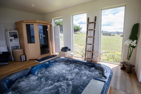 Saltwater - Absolute Oceanfront, Hot Tubs, Sauna, Fire Pits - Darwin Holiday 12