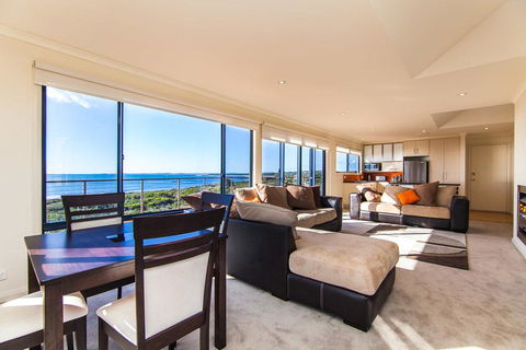 Seaspray - Darwin Holiday 12
