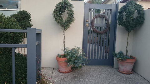 Topiary Haven - Darwin Holiday 12