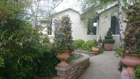 Topiary Haven - Darwin Holiday 5