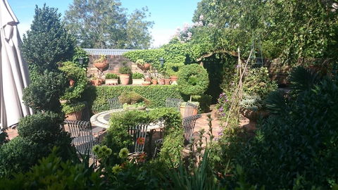 Topiary Haven - Darwin Holiday 11