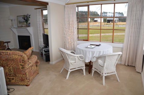 Buttons Cottage For Canyon & Rain Forest Walks With In House Dining - Darwin Holiday 12