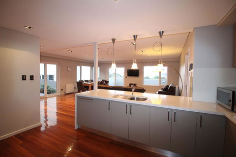 Sunny 3 Bedroom Apartment In Sandy Bay - Darwin Holiday 11