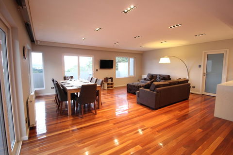 Sunny 3 Bedroom Apartment In Sandy Bay - Darwin Holiday 1