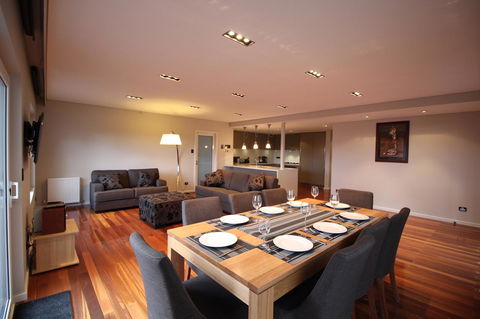 Sunny 3 Bedroom Apartment In Sandy Bay - Darwin Holiday 0