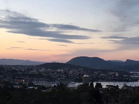 The View 2 Bed Unit With Stunning Hobart Outlook - Darwin Holiday 2