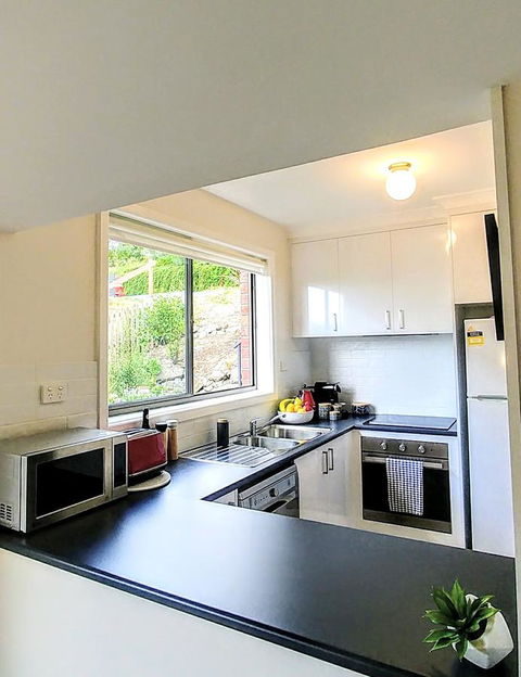 The View 2 Bed Unit With Stunning Hobart Outlook - Darwin Holiday 10