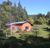 Whispering Spirit Holiday Cottages  Mini Ponies - Darwin Holiday