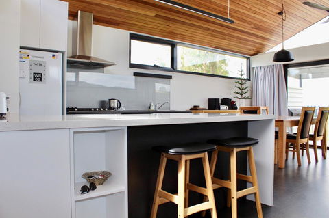 Omaroo House - Panoramic Water Views - Darwin Holiday 14