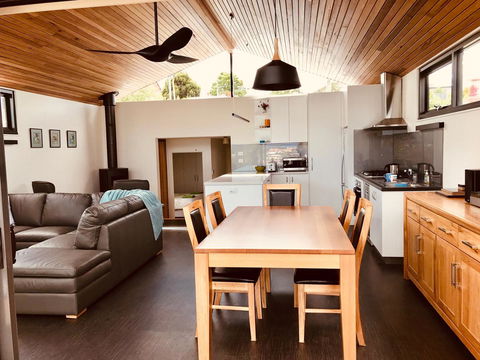 Omaroo House - Panoramic Water Views - Darwin Holiday 5