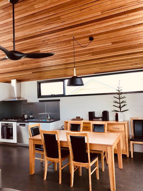 Omaroo House - Panoramic Water Views - Darwin Holiday 19