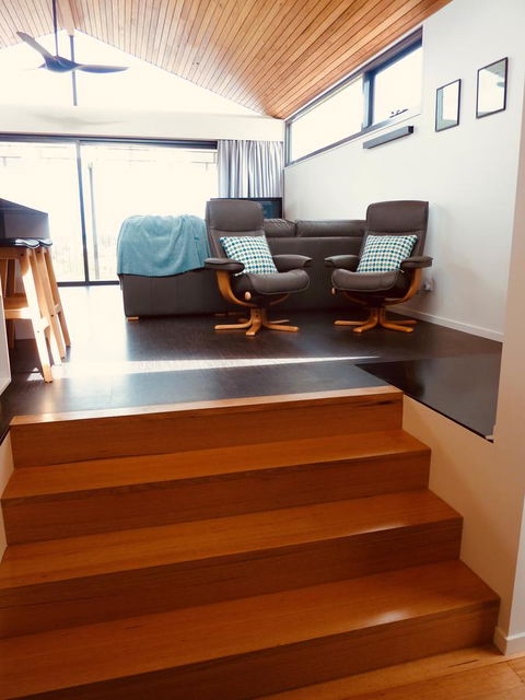 Omaroo House - Panoramic Water Views - Darwin Holiday 13