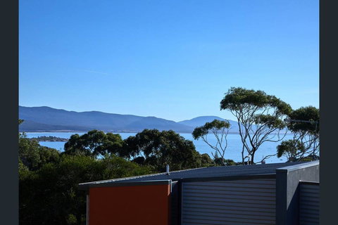 Bicheno Views On Douglas - Darwin Holiday 2