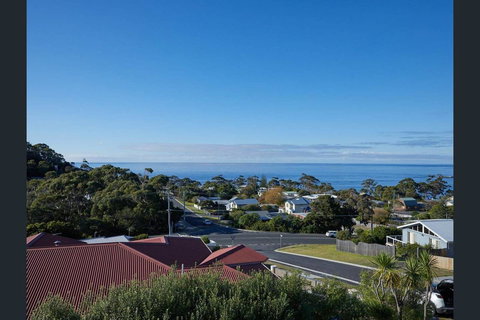 Bicheno Views On Douglas - Darwin Holiday 6