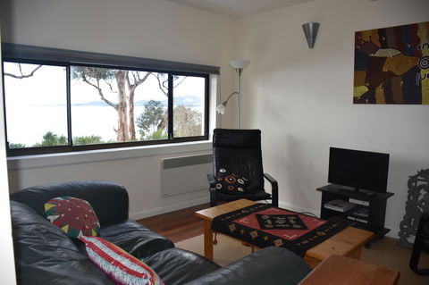 Beachside Taroona With Spa - Darwin Holiday 6