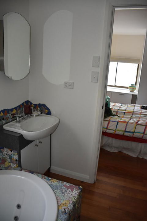 Beachside Taroona With Spa - Darwin Holiday 4