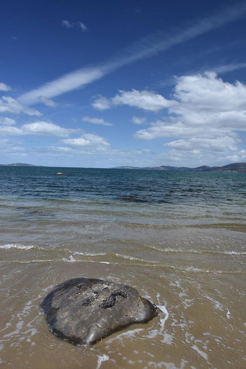 Beachside Taroona With Spa - Darwin Holiday 31