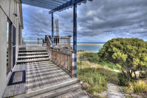 The Strand ~ On The Edge Of The Beach - Darwin Holiday 5