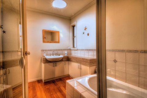 The Strand ~ On The Edge Of The Beach - Darwin Holiday 9