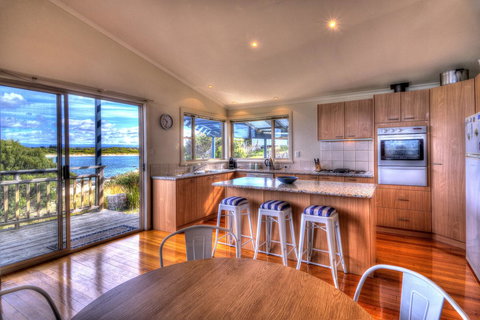 The Strand ~ On The Edge Of The Beach - Darwin Holiday 6