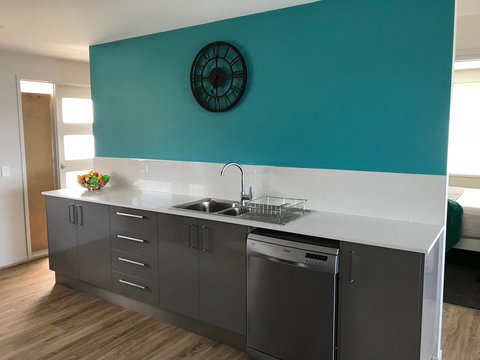 Self Contained Beach View Apartment - Darwin Holiday 6