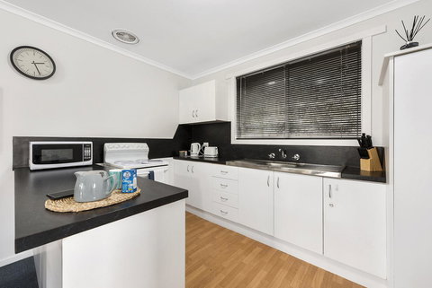Elkie Villa - 2 Bedroom Unit - Burnie - Darwin Holiday 3