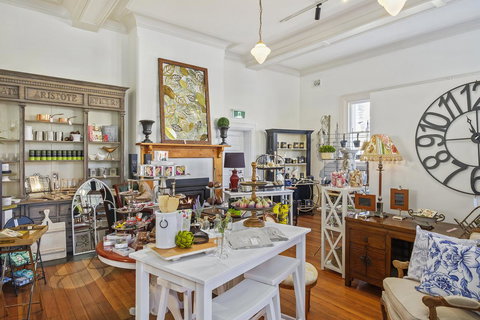 Cygnet Old Bank - Darwin Holiday 25