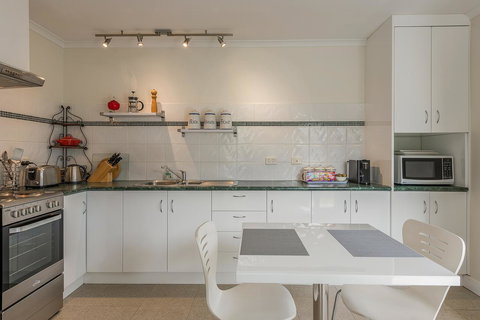 Moonrise View Apartment - Darwin Holiday 4