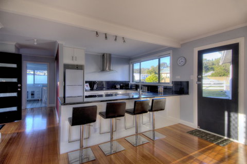 Muirs Beach Retreat - Darwin Holiday 2