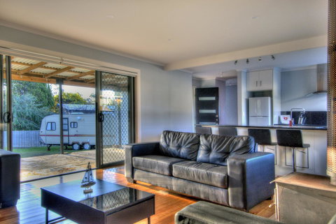 Muirs Beach Retreat - Darwin Holiday 8