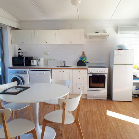 Beach Hut Scamander - Darwin Holiday 3
