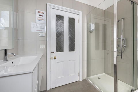 Empire Hotel Queenstown - Darwin Holiday 10