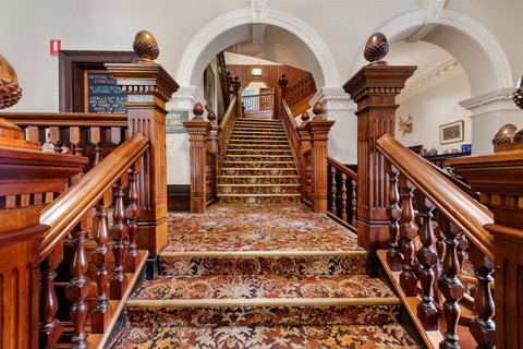 Empire Hotel Queenstown - Darwin Holiday 20