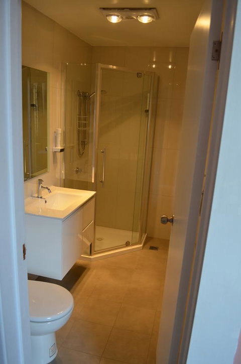 Empire Hotel Queenstown - Darwin Holiday 5