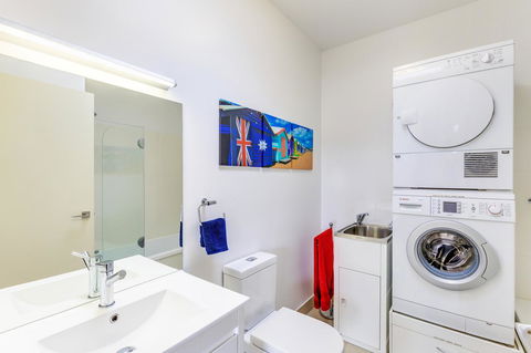 Bellerive Marina View Apartments No 28 - Darwin Holiday 8