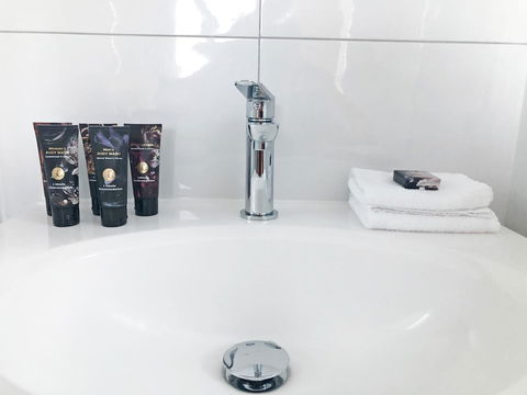 EMBRACING EVANDALE - Hosted By L'Abode Accommodation - Darwin Holiday 24