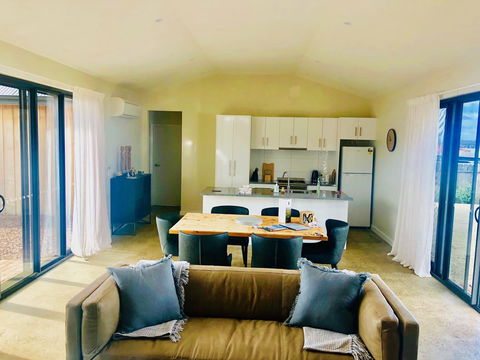 EMBRACING EVANDALE - Hosted By L'Abode Accommodation - Darwin Holiday 2