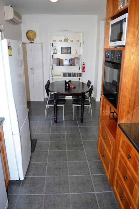 Lyttleton Cottage - Darwin Holiday 17