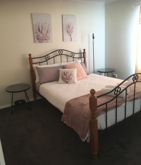 3ree- Spacious & Charming Apartment - Darwin Holiday 14